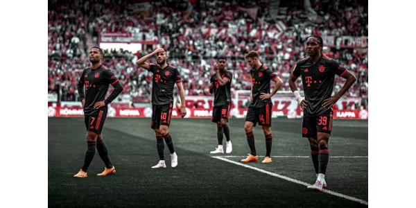 Bayern tabte 1-3 til Mainz og faldt til andenpladsen i stillingen Bayern tabte 1-3 til Mainz og faldt til andenpladsen i stillingen
