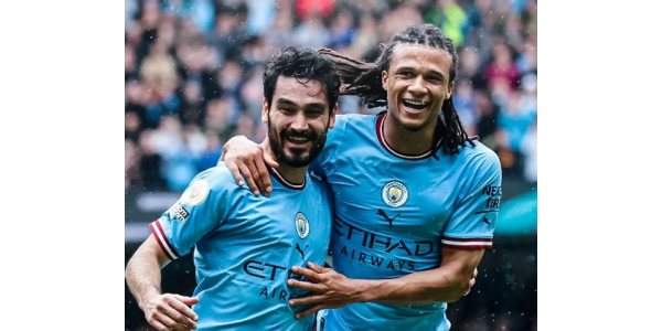 Manchester City overhaler Arsenal og fører Premier League-stillingen Manchester City overhaler Arsenal og fører Premier League-stillingen