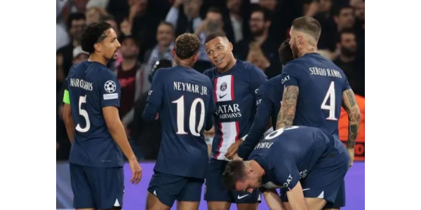 Paris har færre udebanemål i gruppespillet og tabte førstepladsen i Champions League-gruppen Paris har færre udebanemål i gruppespillet og tabte førstepladsen i Champions League-gruppen