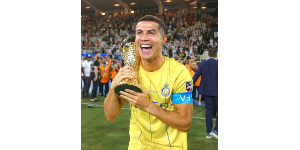 Ronaldo vandt sit første mesterskabstrofæ efter at have sluttet sig til den saudiske liga Ronaldo vandt sit første mesterskabstrofæ efter at have sluttet sig til den saudiske liga
