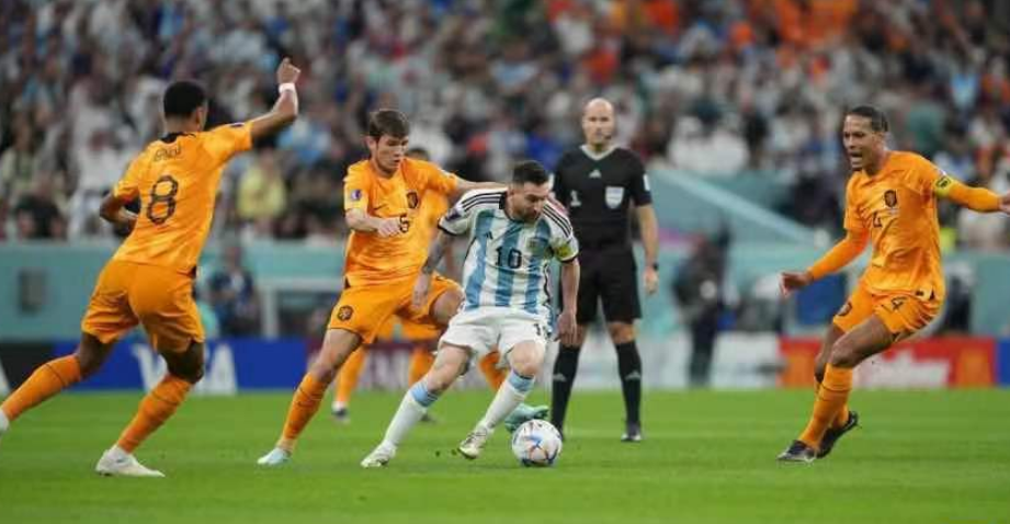 Argentina eliminerede Holland og gik videre til semifinalen