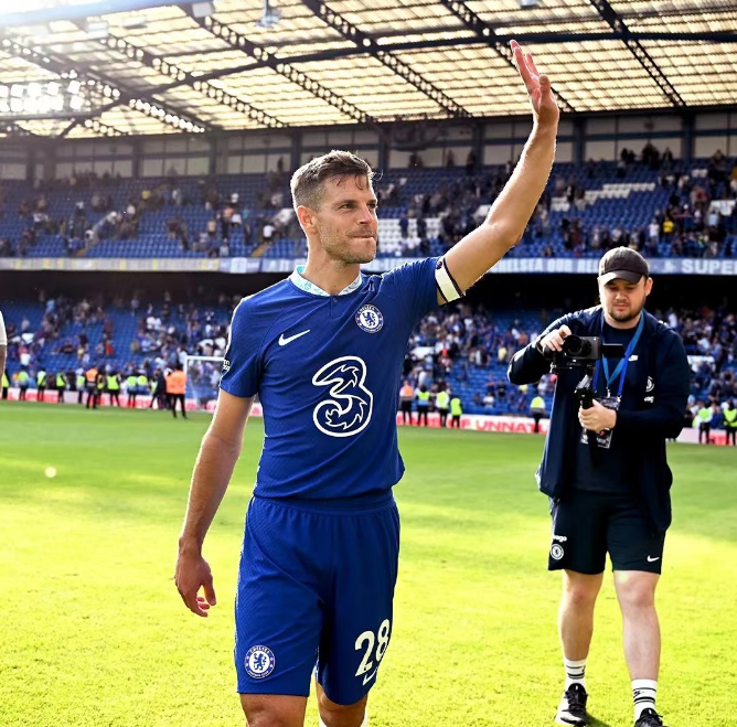 Den legendariske Chelsea-anfører opsiger kontrakten tidligt