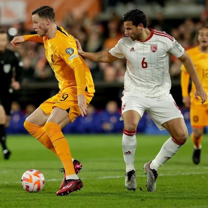 Holland 3-0 Gibraltar 51 skud og kun 3 mål