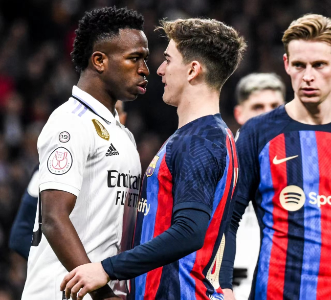 Real Madrid og Barcelona iscenesatte en klassisk kamp